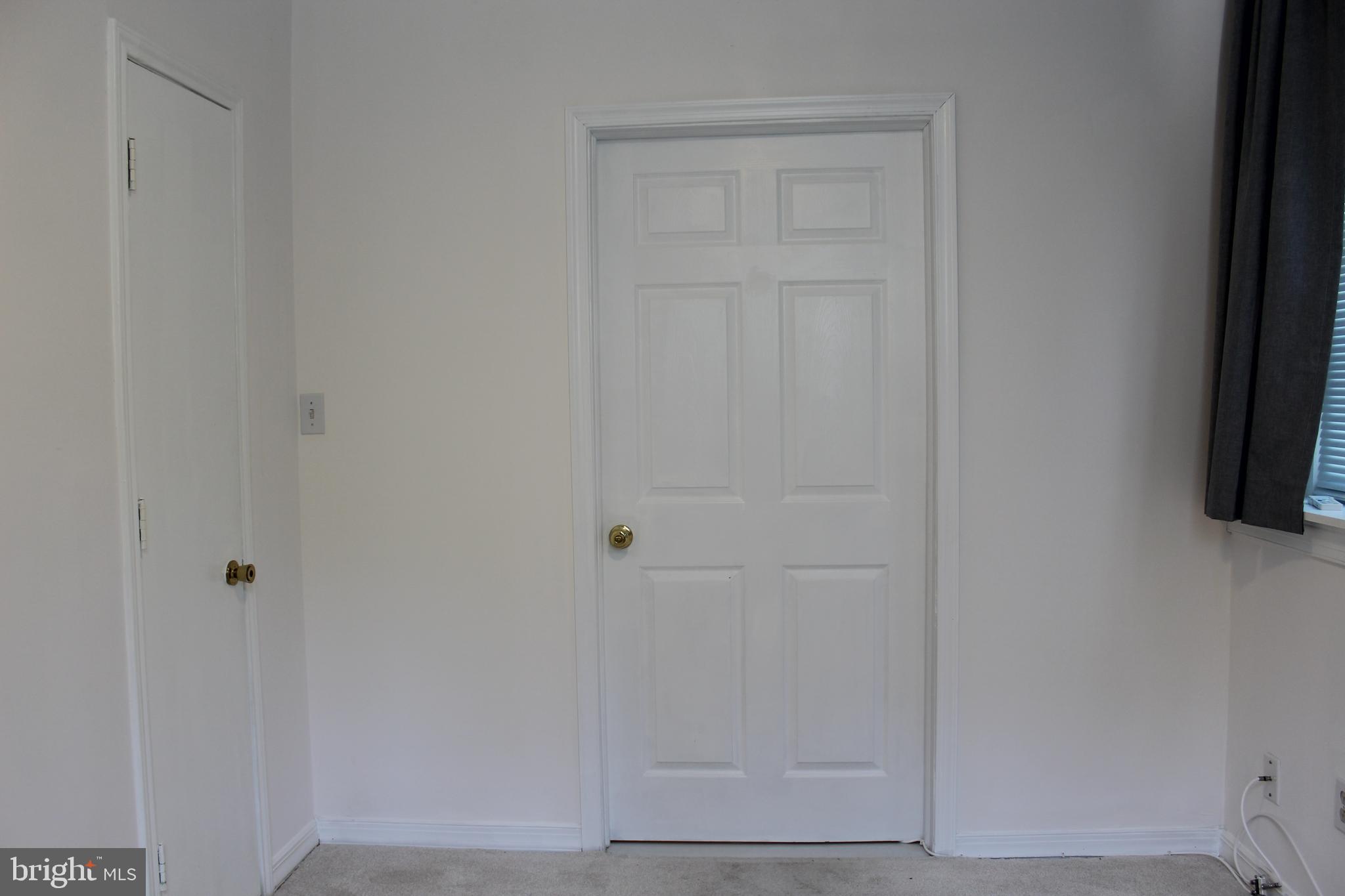 ENGLISH COUNTRY MANOR - Residential Lease