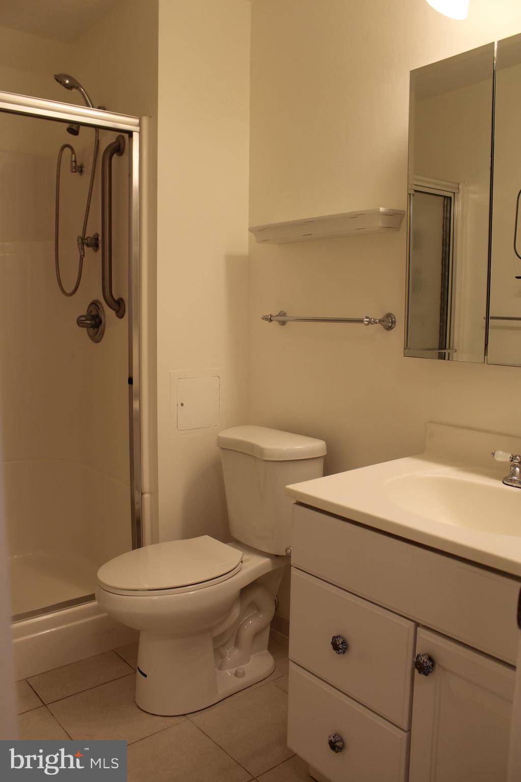 ENGLISH COUNTRY MANOR - Residential Lease