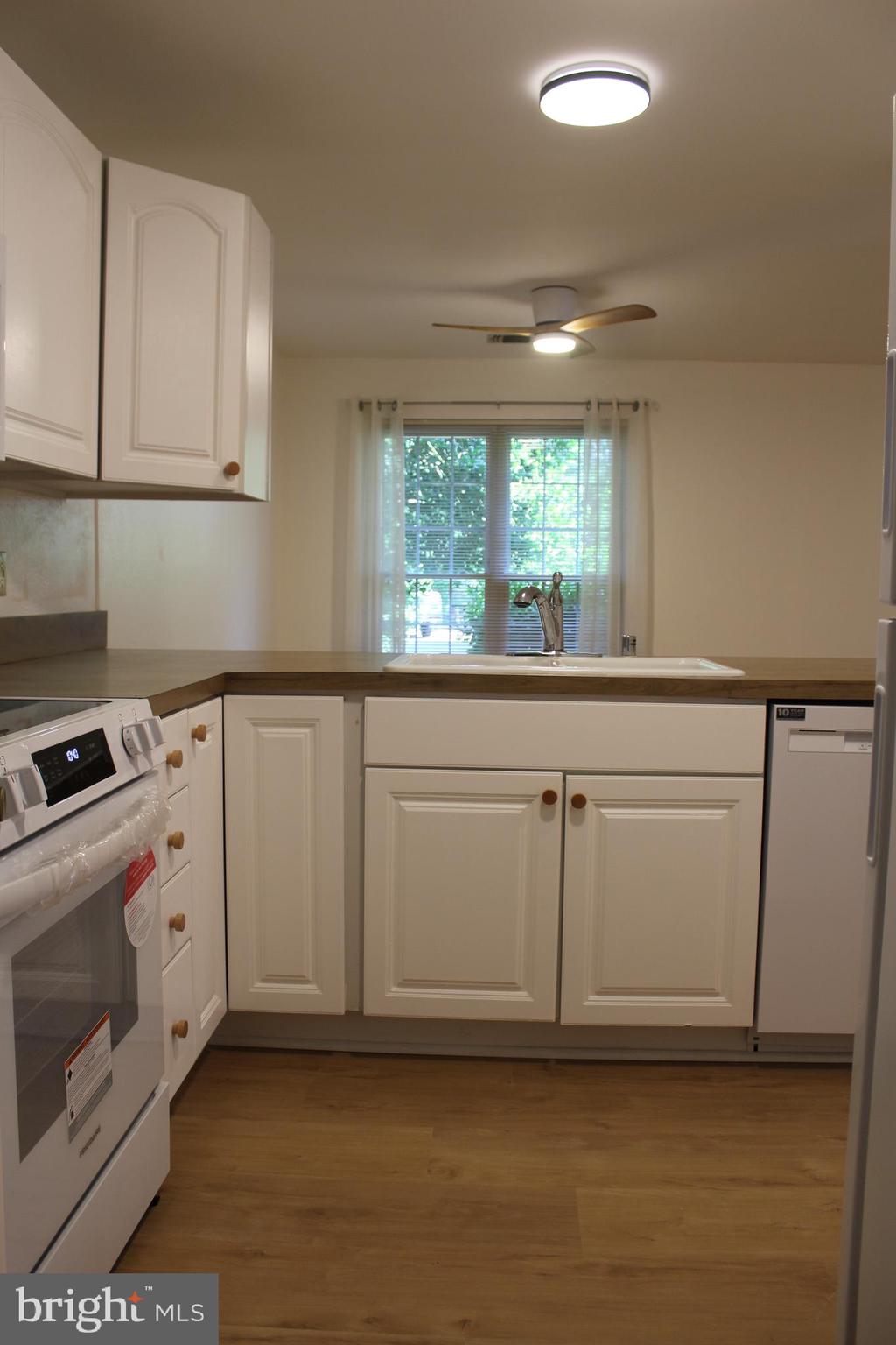 ENGLISH COUNTRY MANOR - Residential Lease