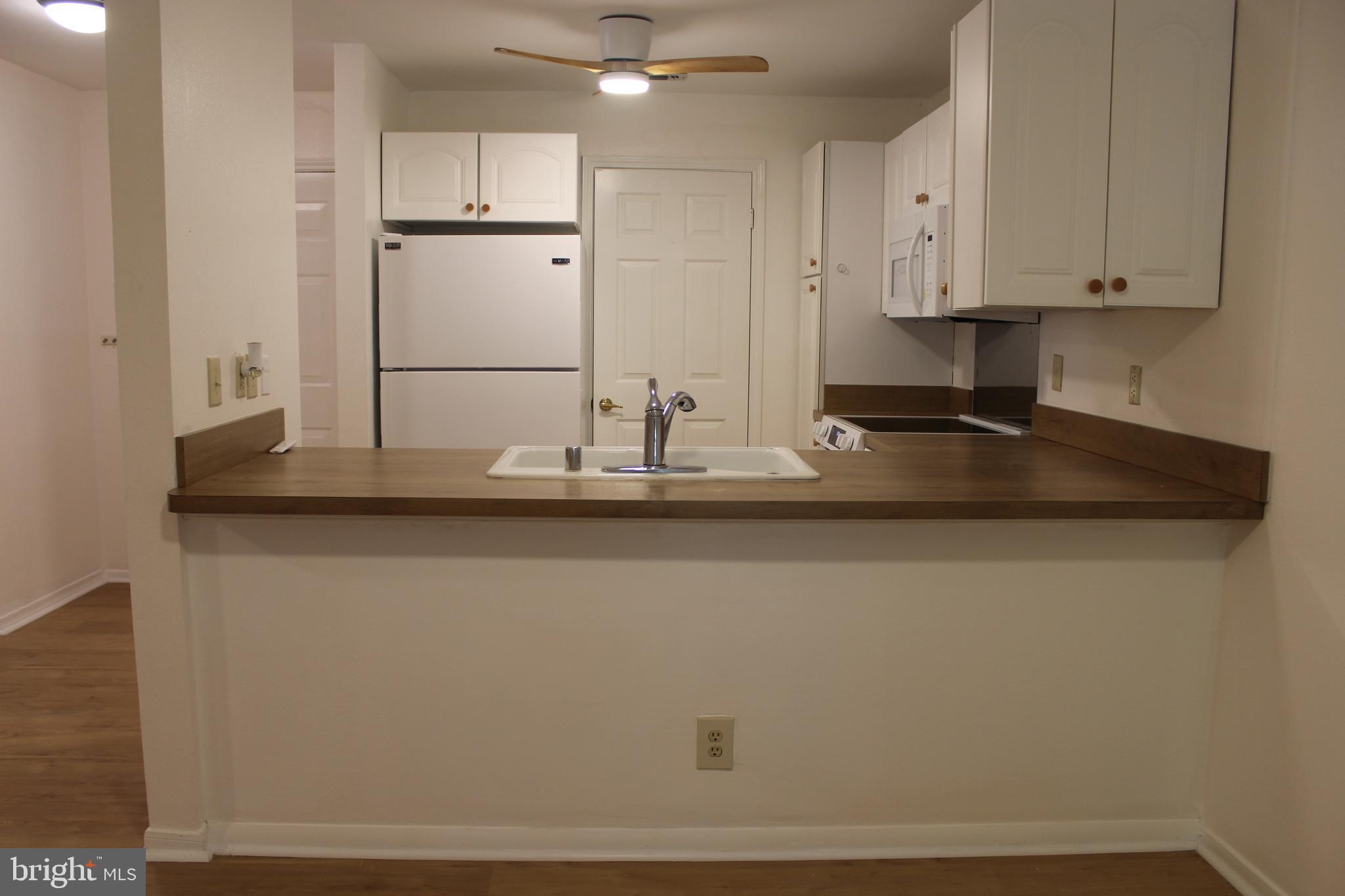 ENGLISH COUNTRY MANOR - Residential Lease