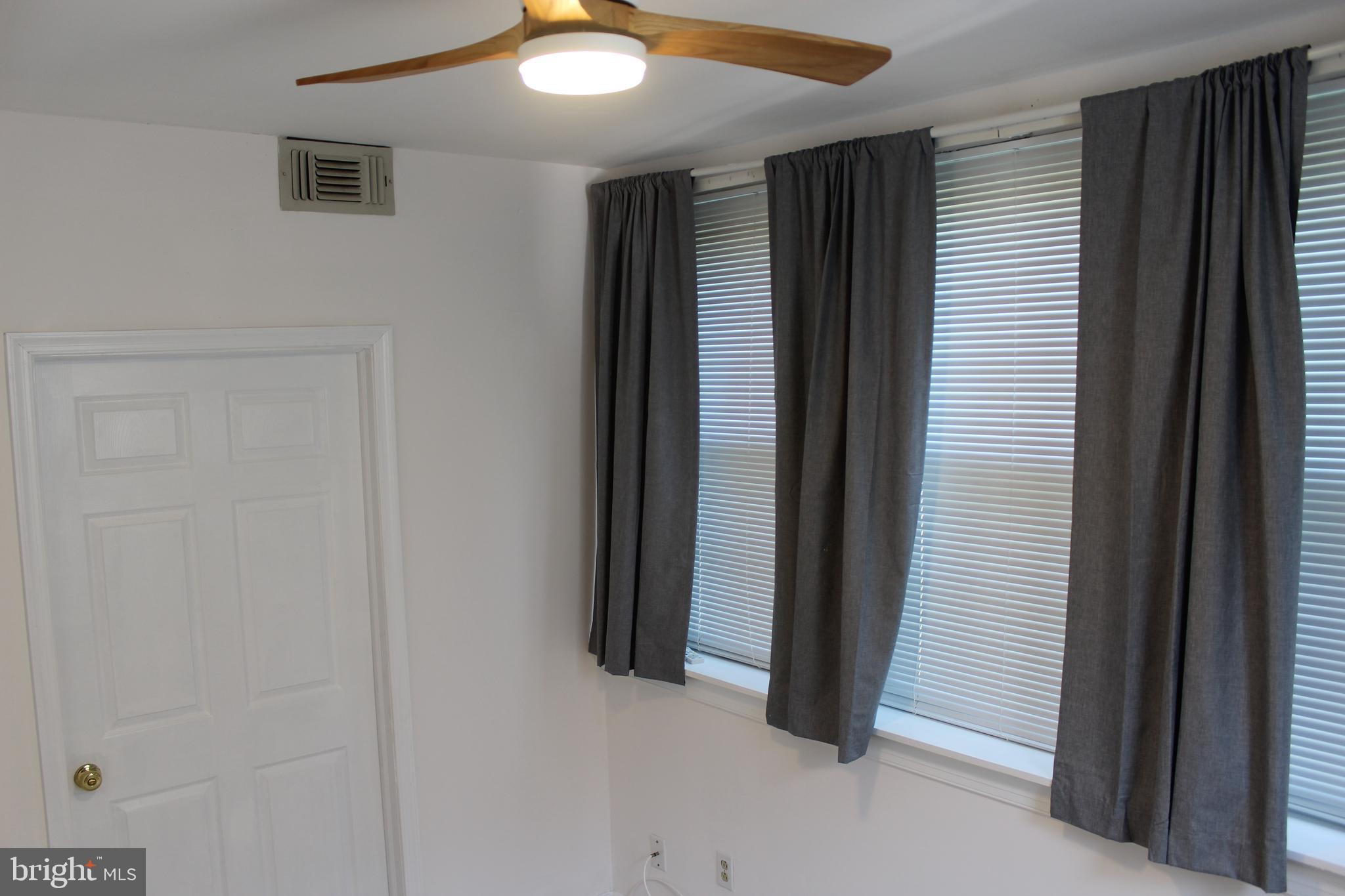 ENGLISH COUNTRY MANOR - Residential Lease