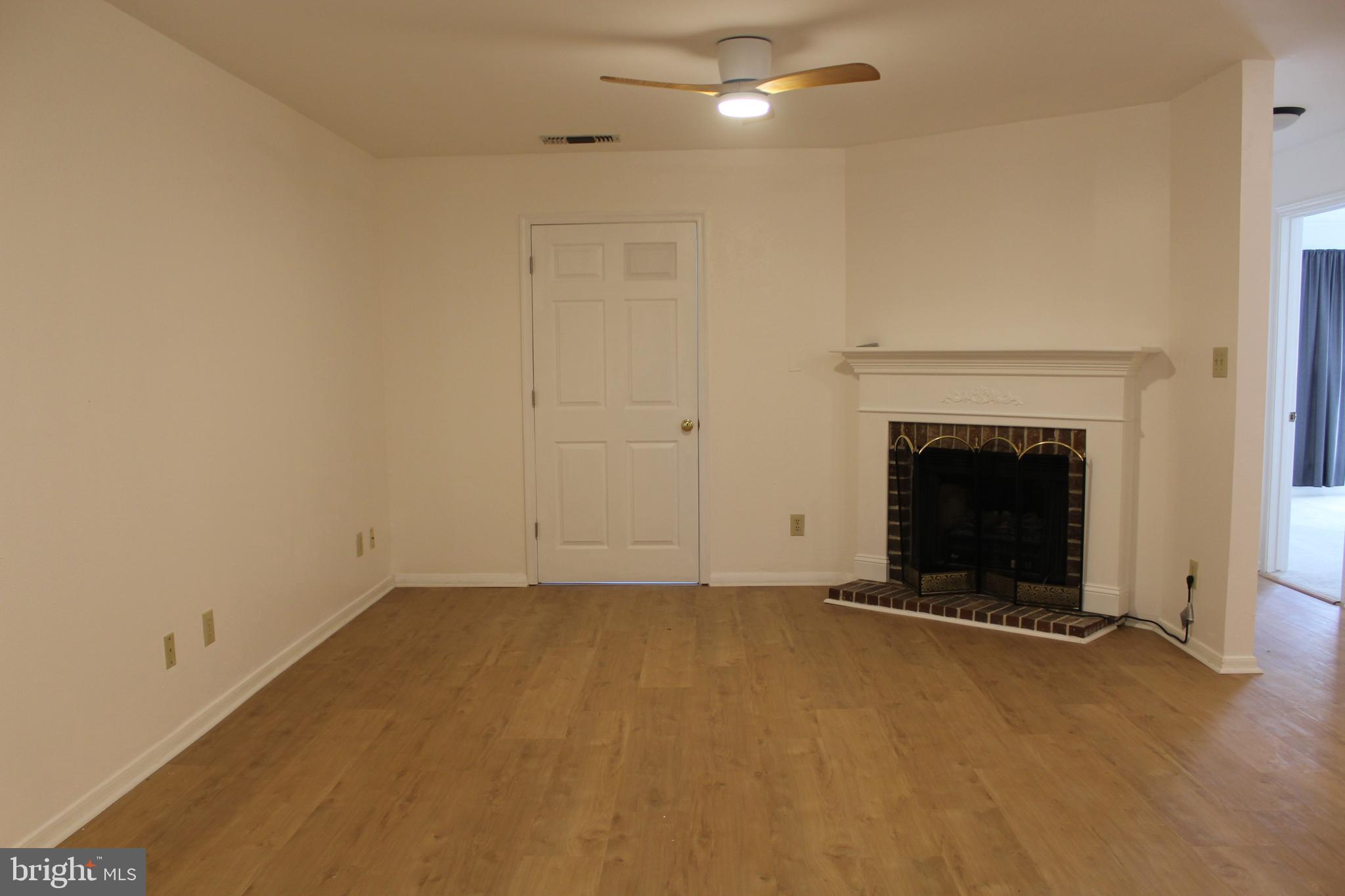 ENGLISH COUNTRY MANOR - Residential Lease