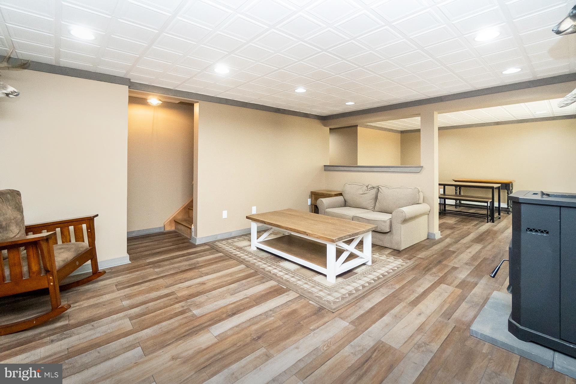 MOUNT N DALE - Residential