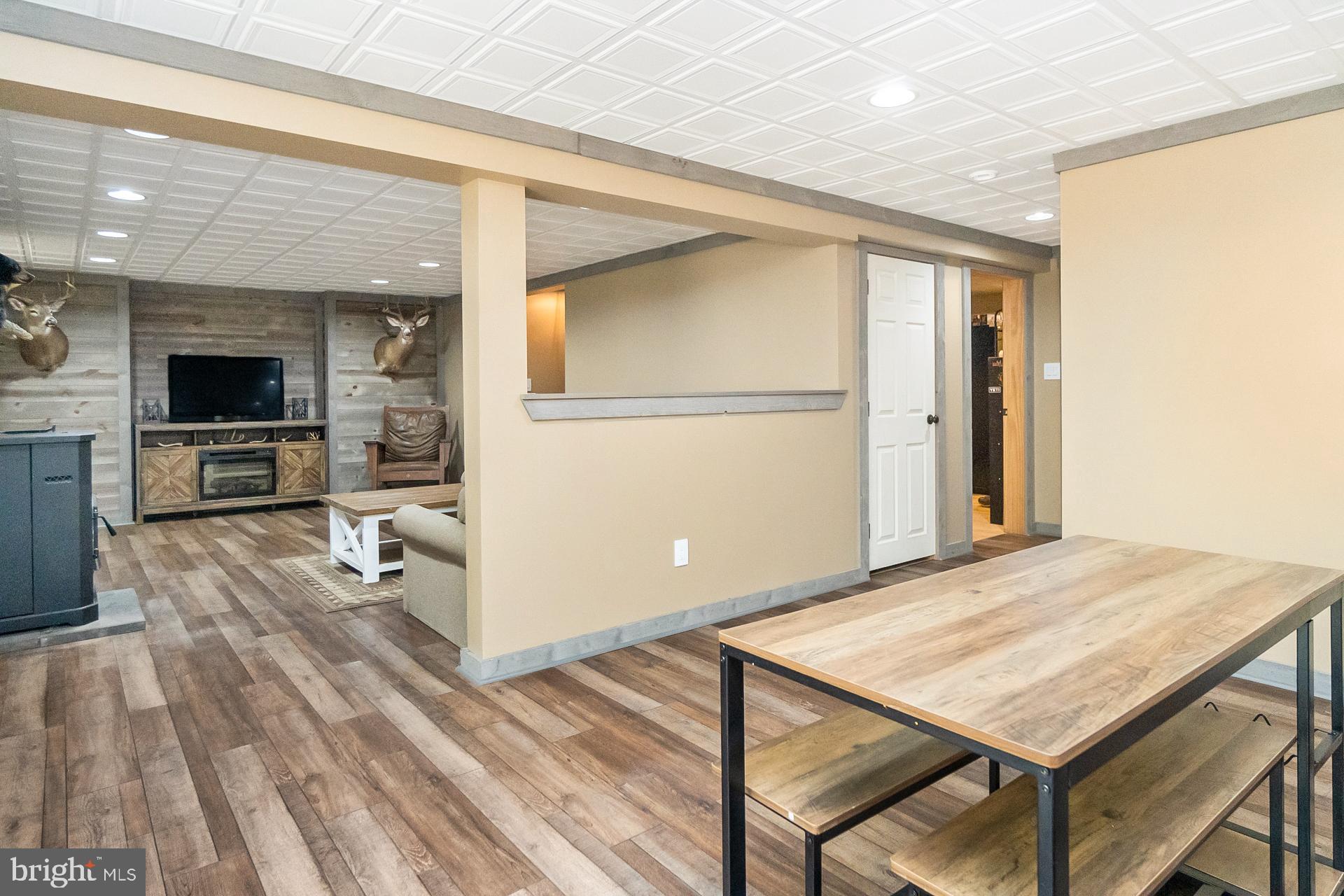 MOUNT N DALE - Residential