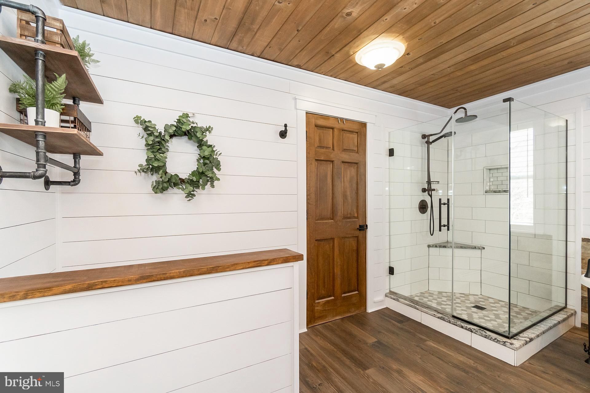 MOUNT N DALE - Residential