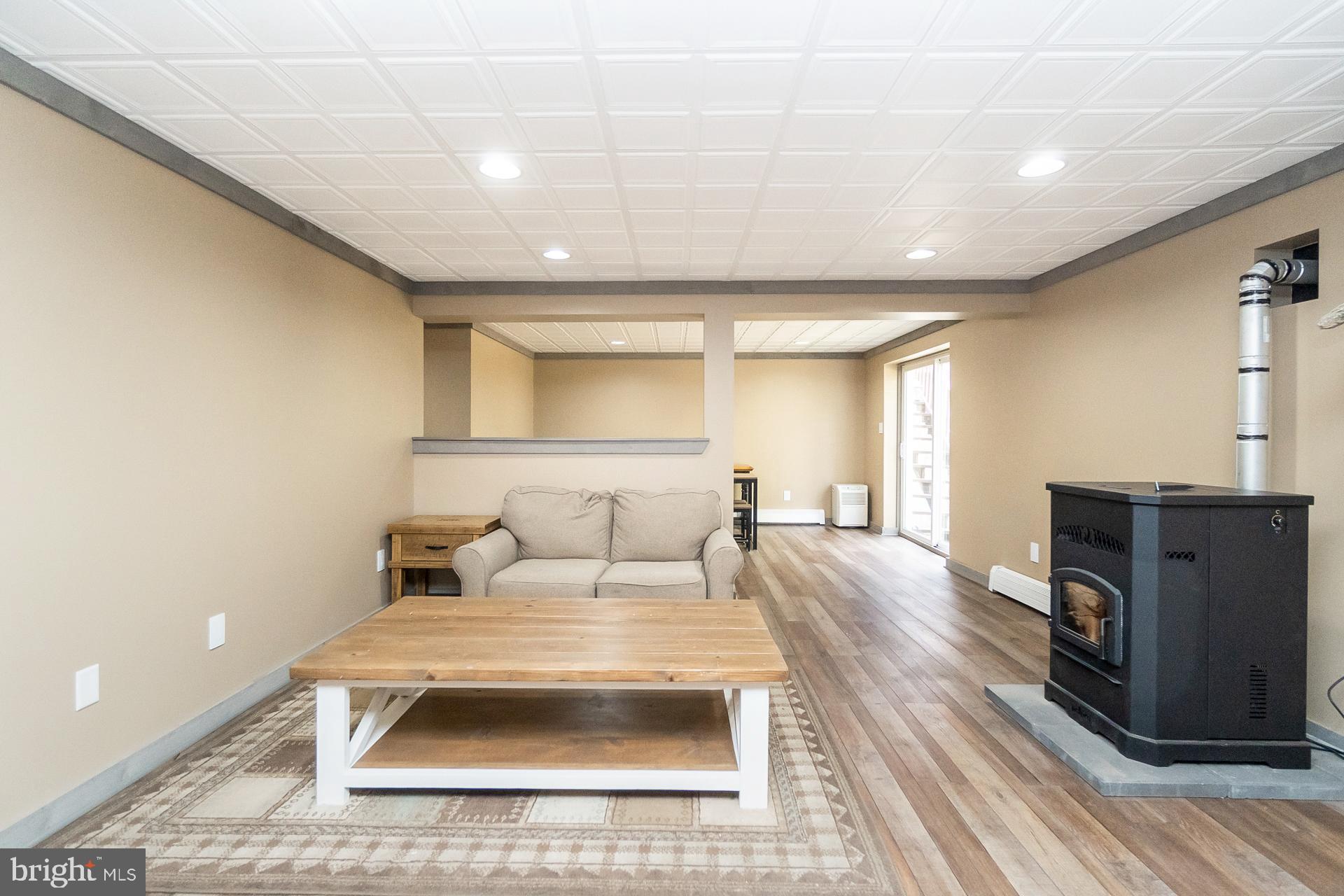 MOUNT N DALE - Residential