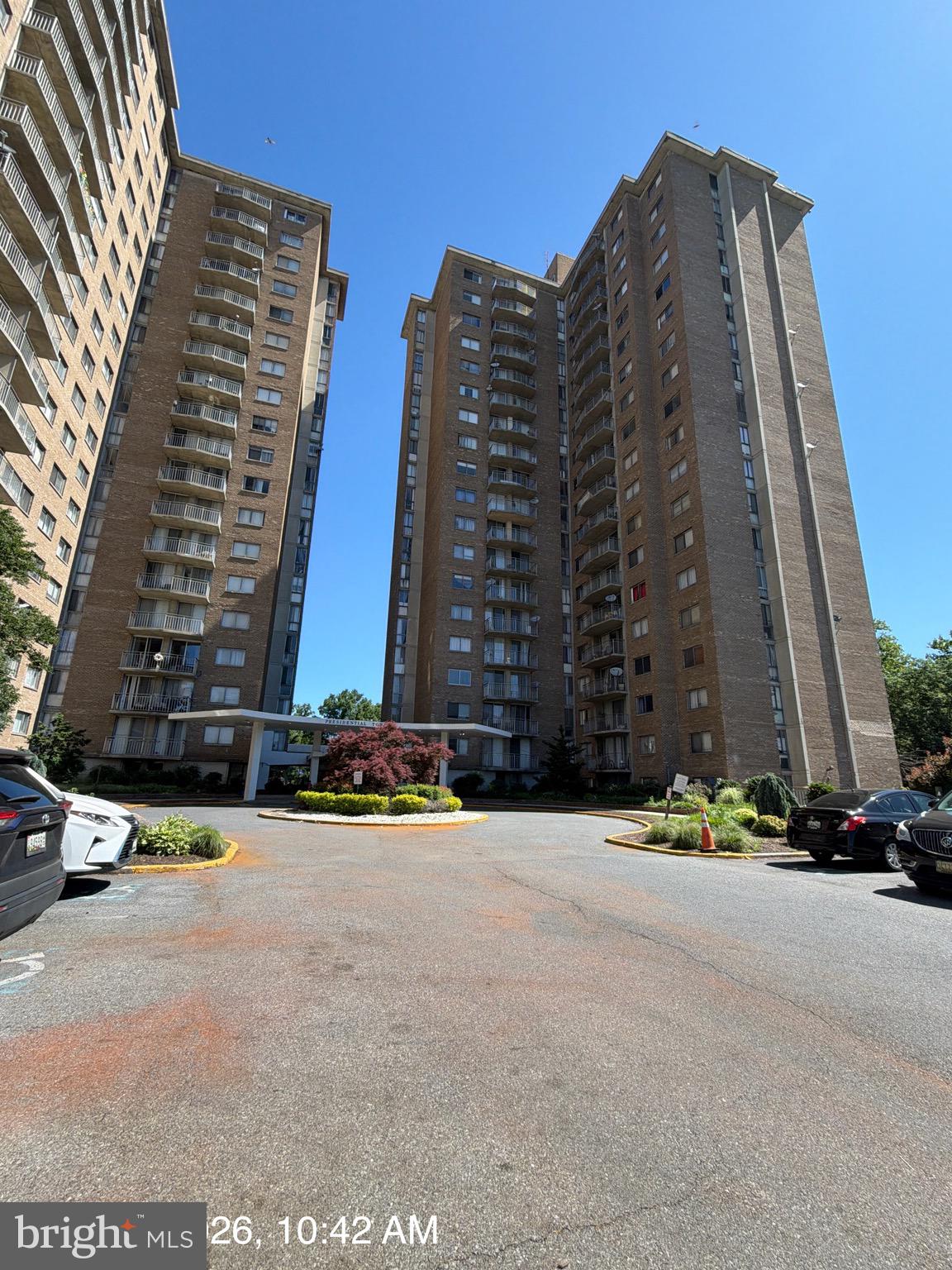 PRESIDENTIAL TOWERS - Residential