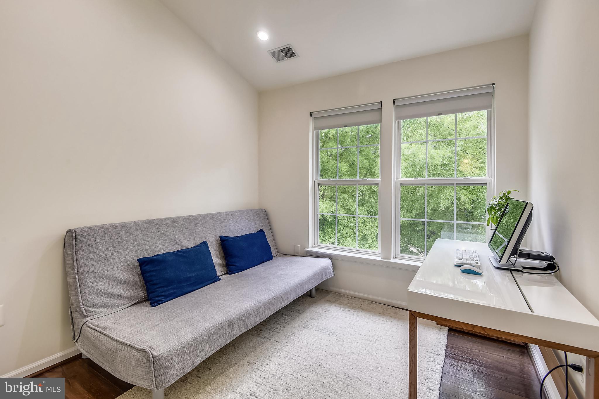 SUNNYSIDE - Residential