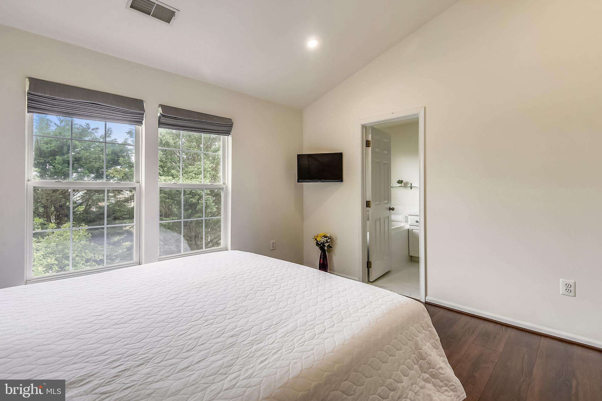 SUNNYSIDE - Residential