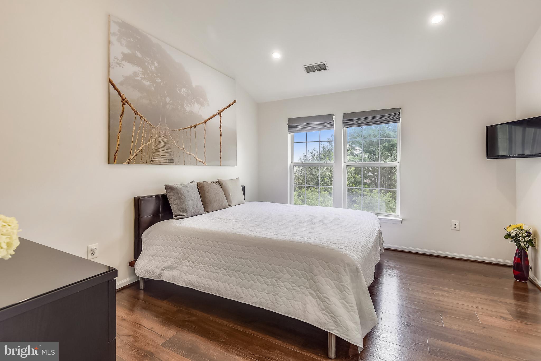 SUNNYSIDE - Residential