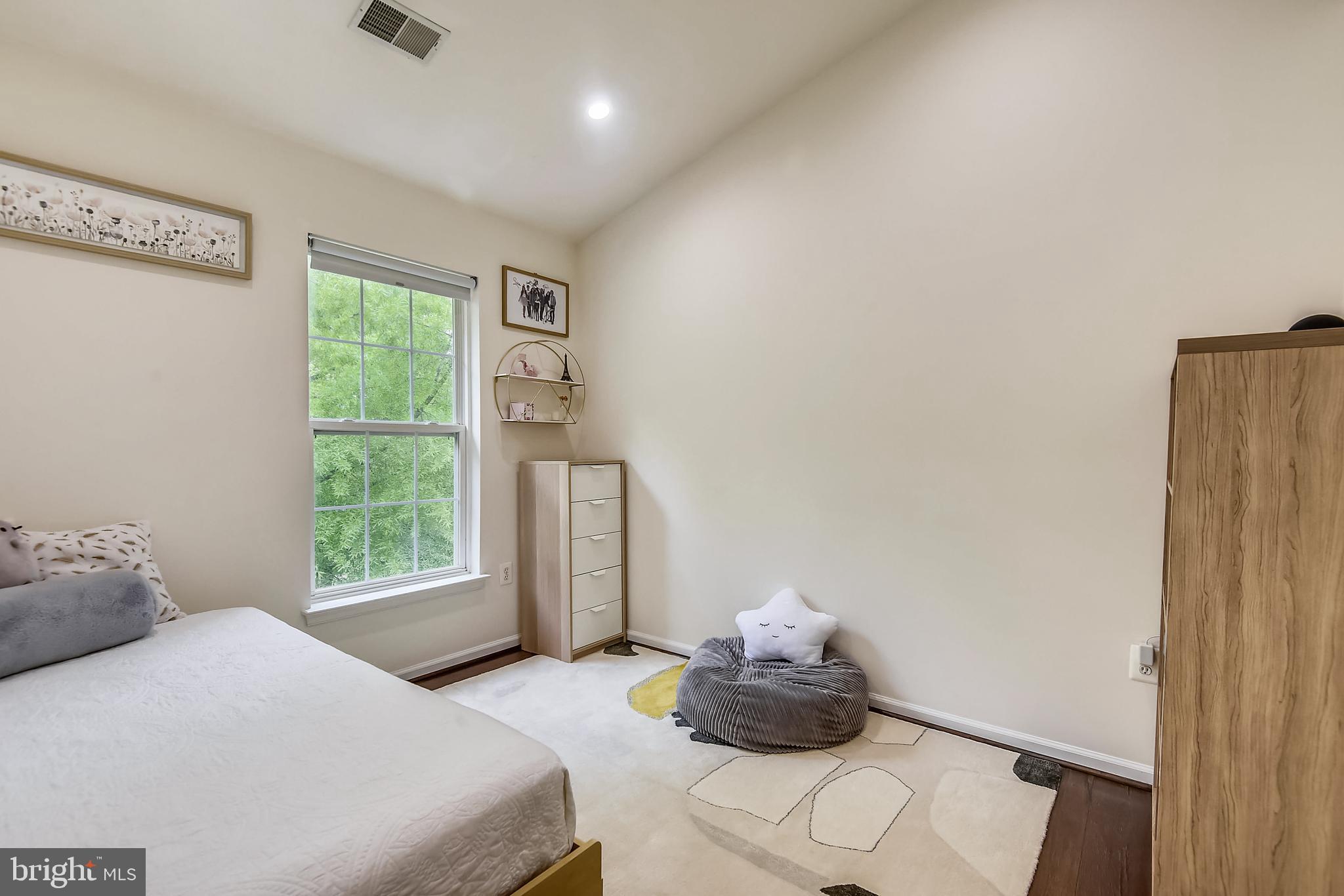 SUNNYSIDE - Residential