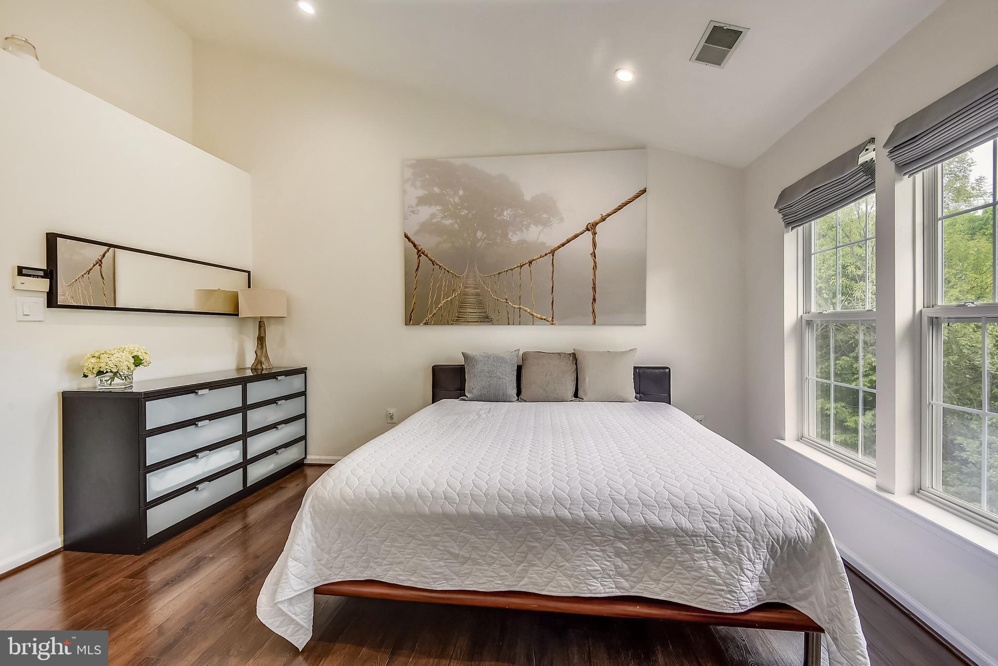 SUNNYSIDE - Residential