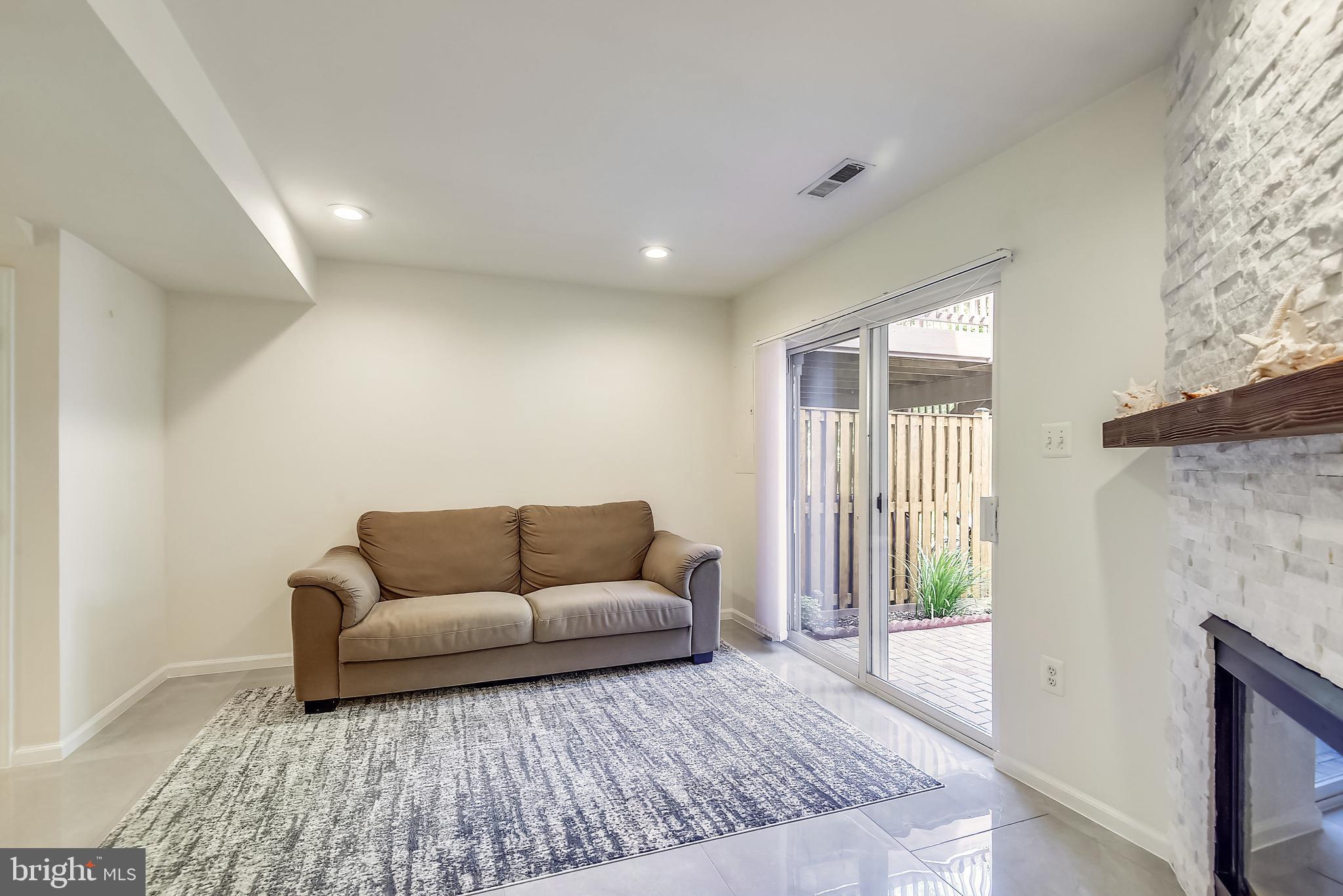 SUNNYSIDE - Residential