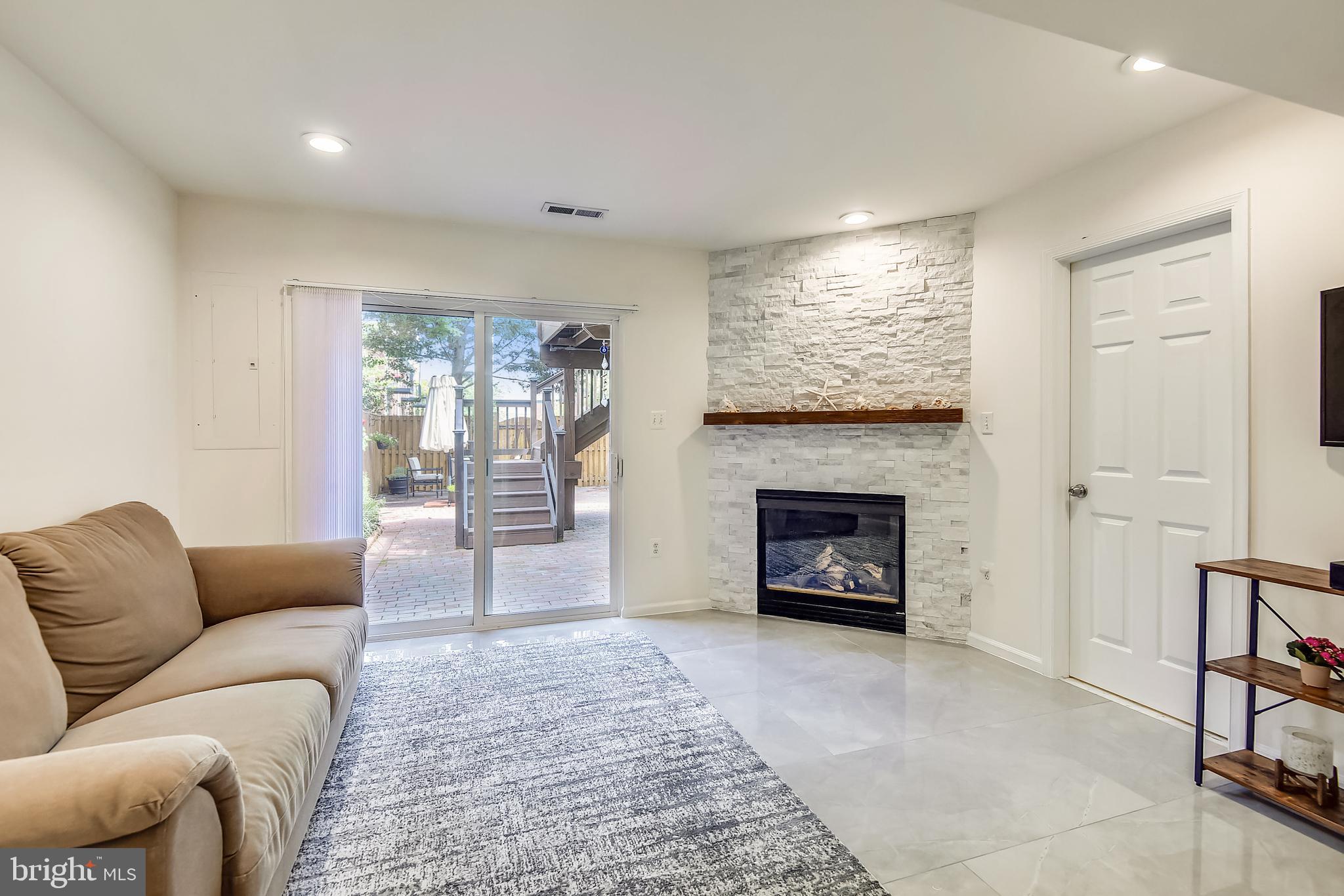 SUNNYSIDE - Residential