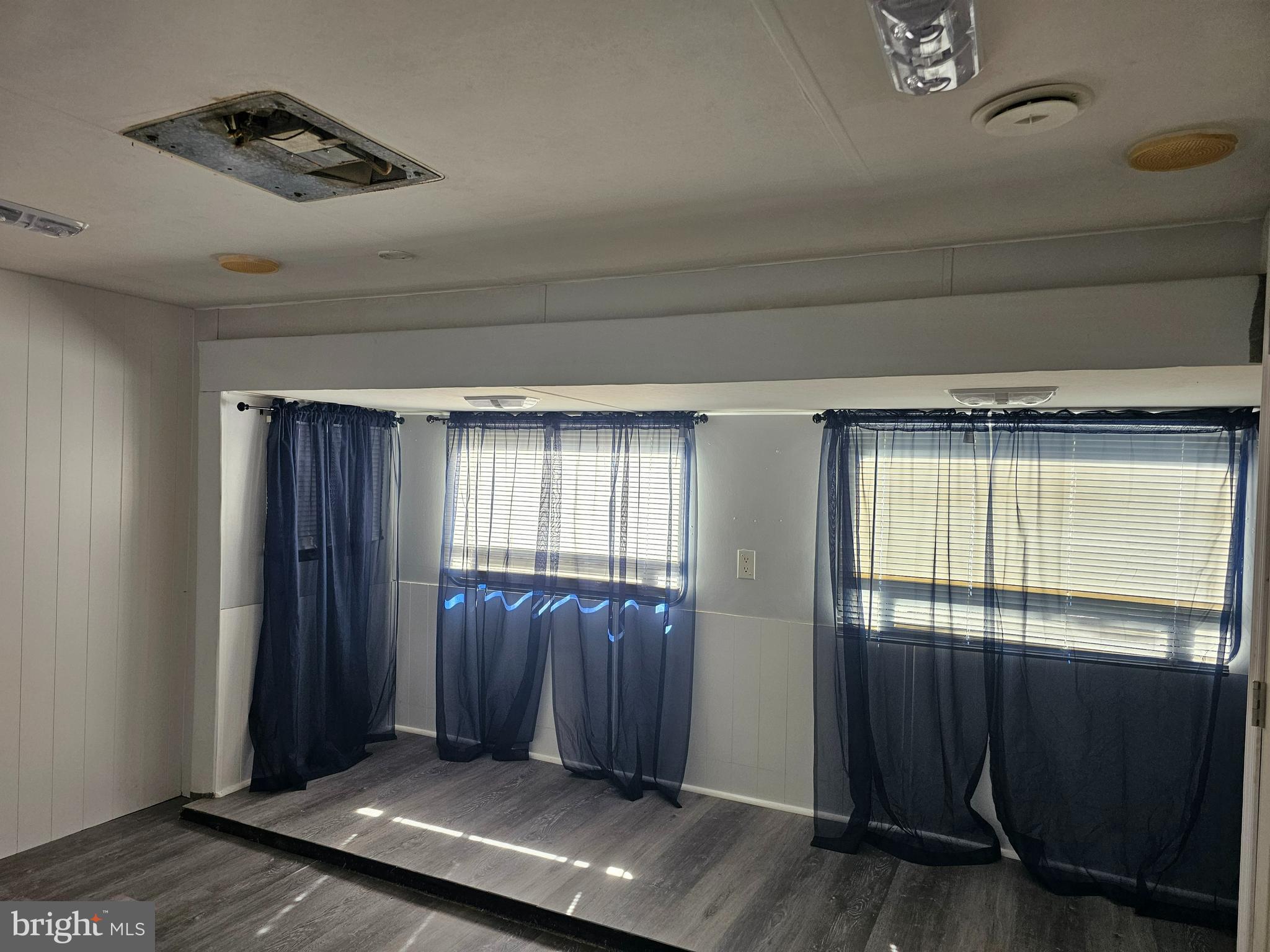 INDIAN ACRES - Residential