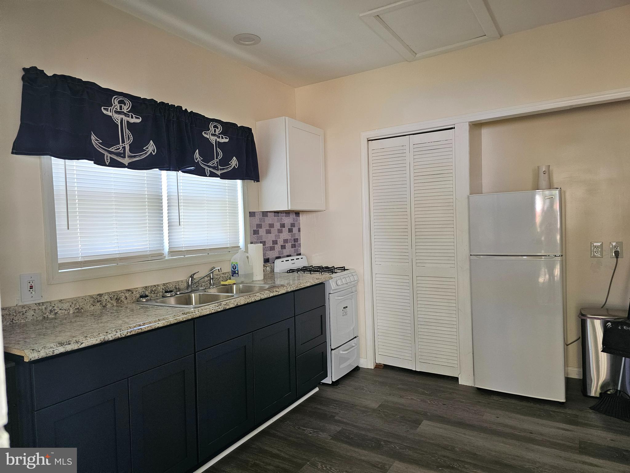 INDIAN ACRES - Residential