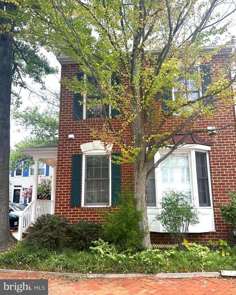 Townhouse For Rent - 2120 Tazewell Court<br/> ARLINGTON, VA 22207