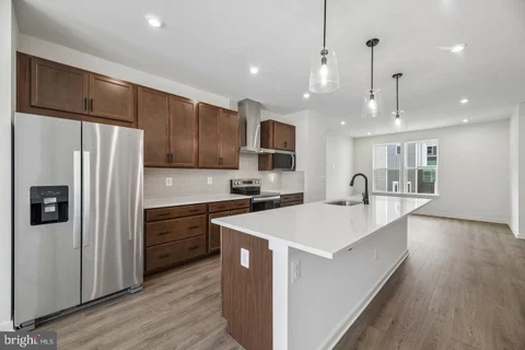 MLS: VAPW2129566