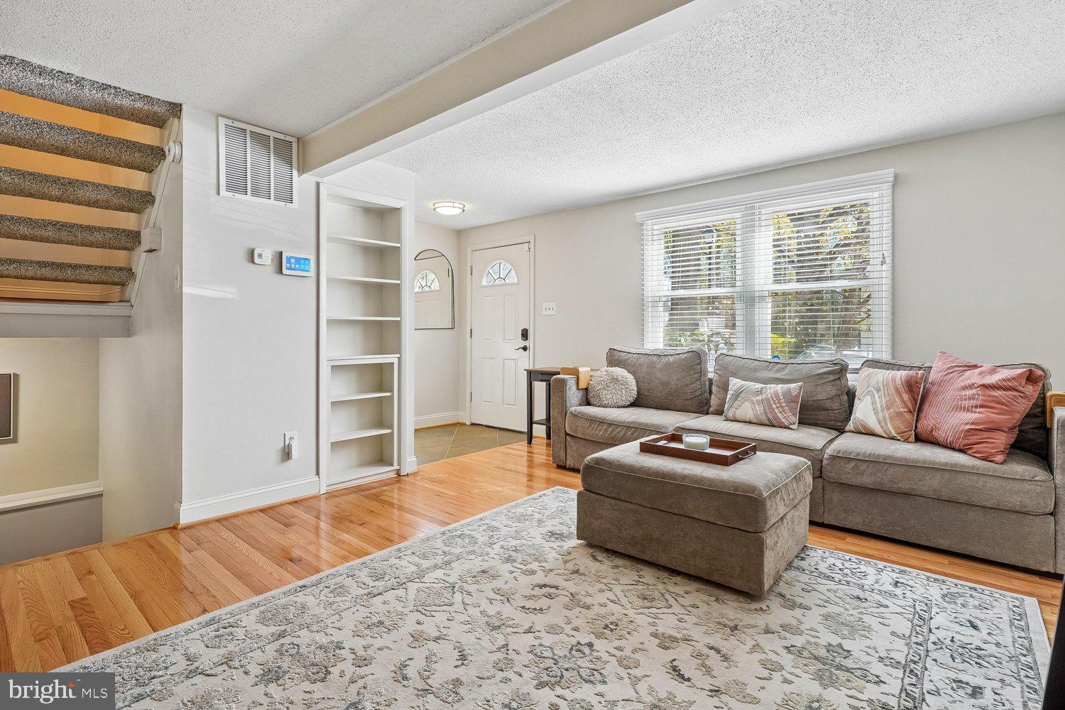 8160 CURVING CREEK COURT