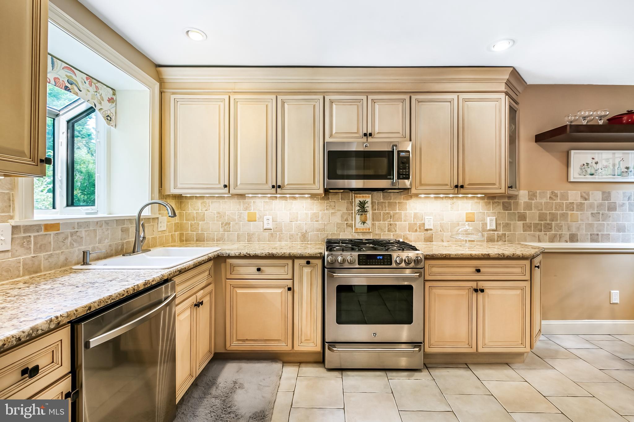 HOMELAND HISTORIC DISTRICT - Residential Lease