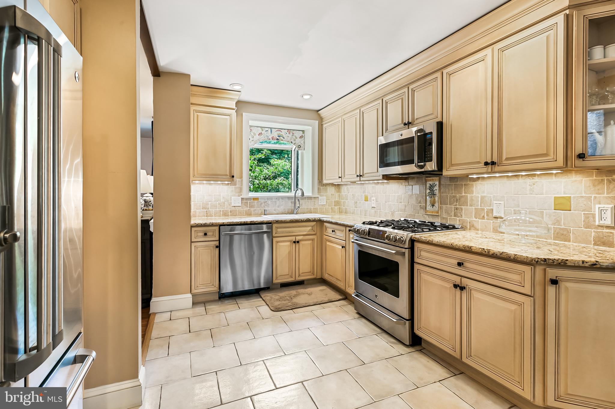 HOMELAND HISTORIC DISTRICT - Residential Lease