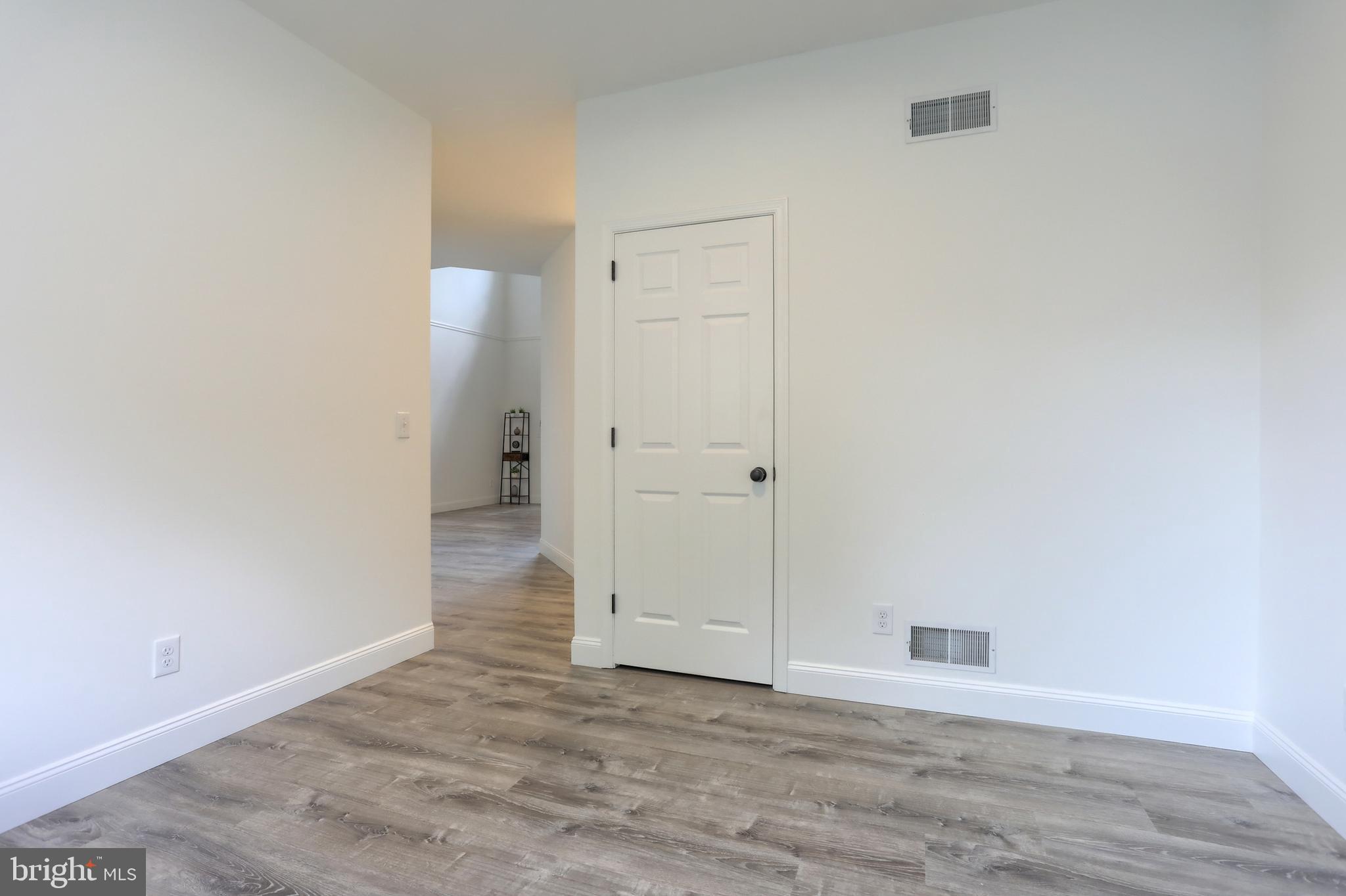 CREEKSIDE - Residential