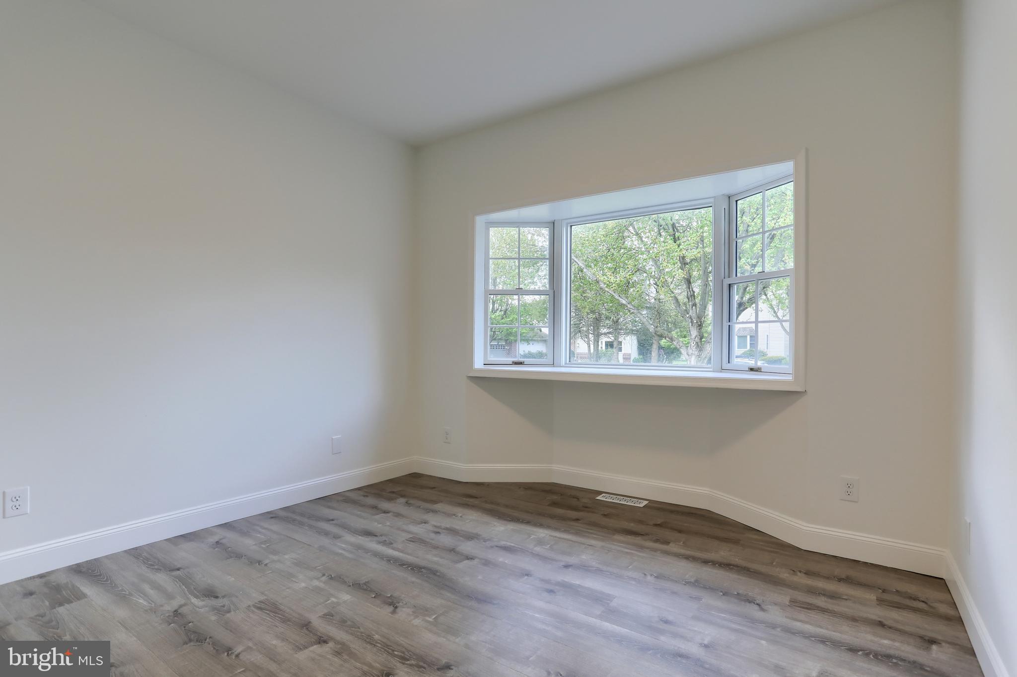 CREEKSIDE - Residential