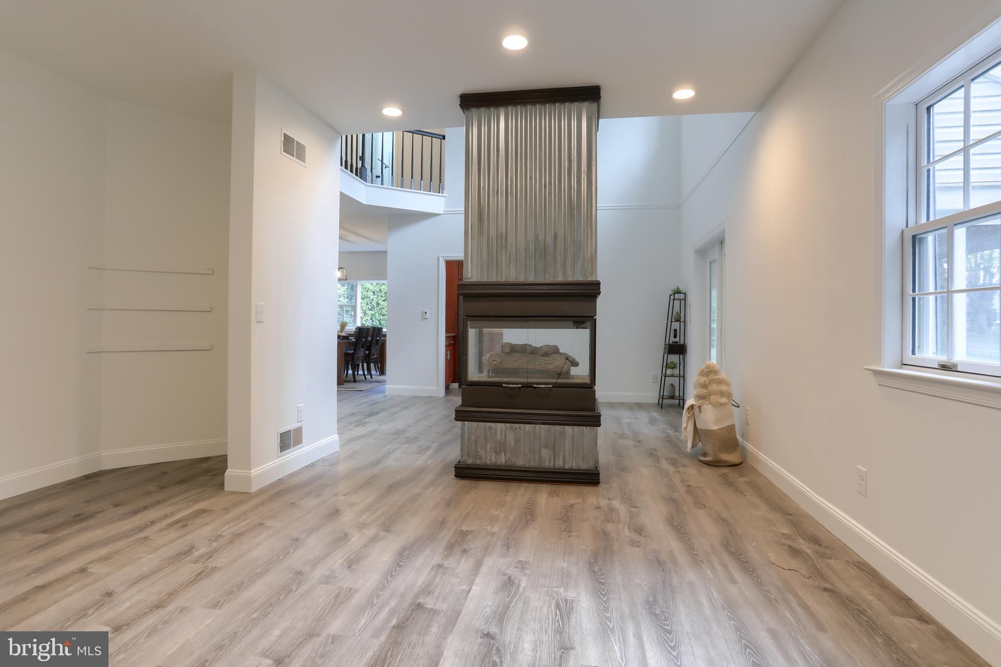 CREEKSIDE - Residential