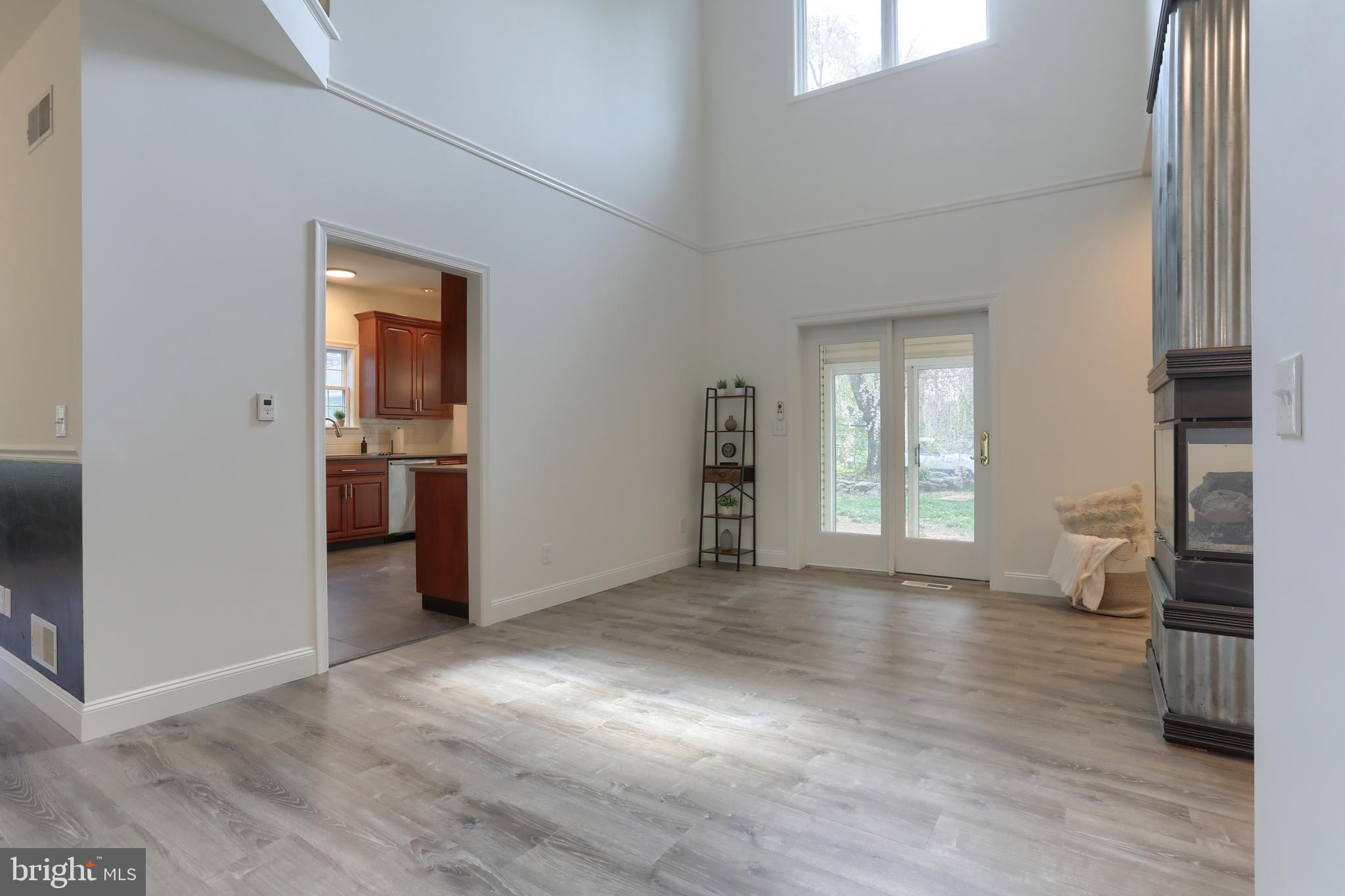 CREEKSIDE - Residential