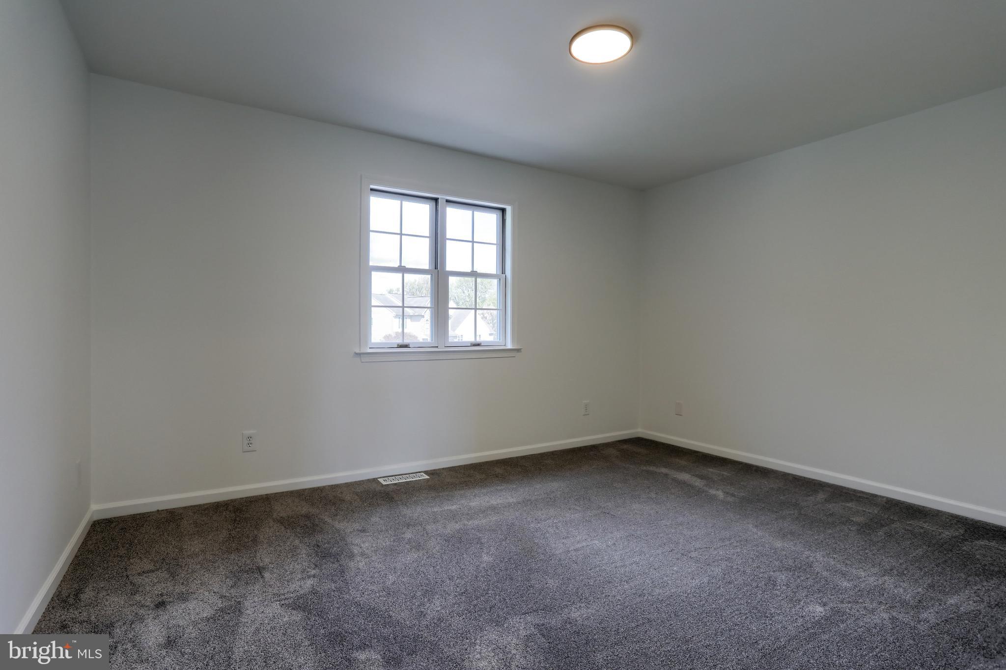 CREEKSIDE - Residential