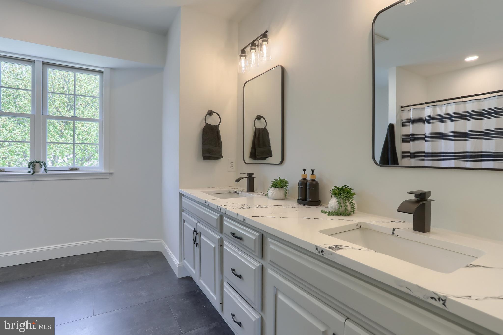 CREEKSIDE - Residential