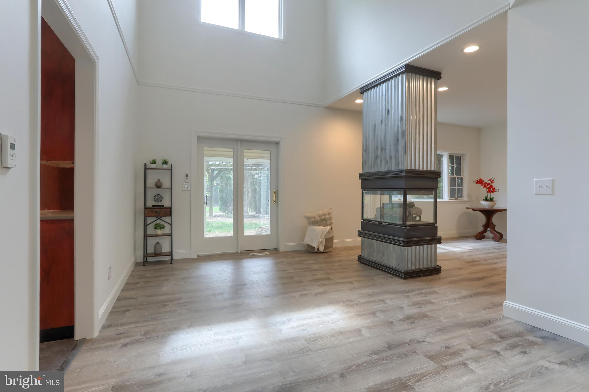 CREEKSIDE - Residential