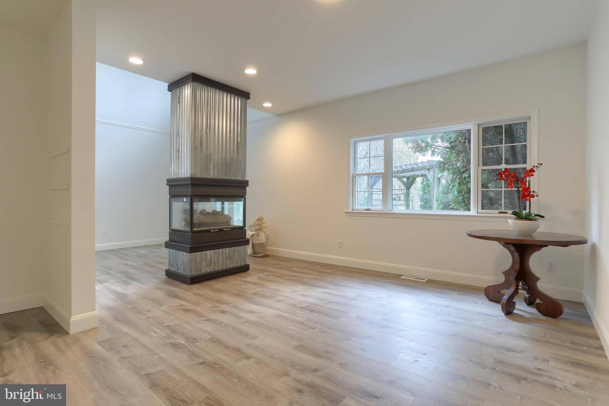 CREEKSIDE - Residential