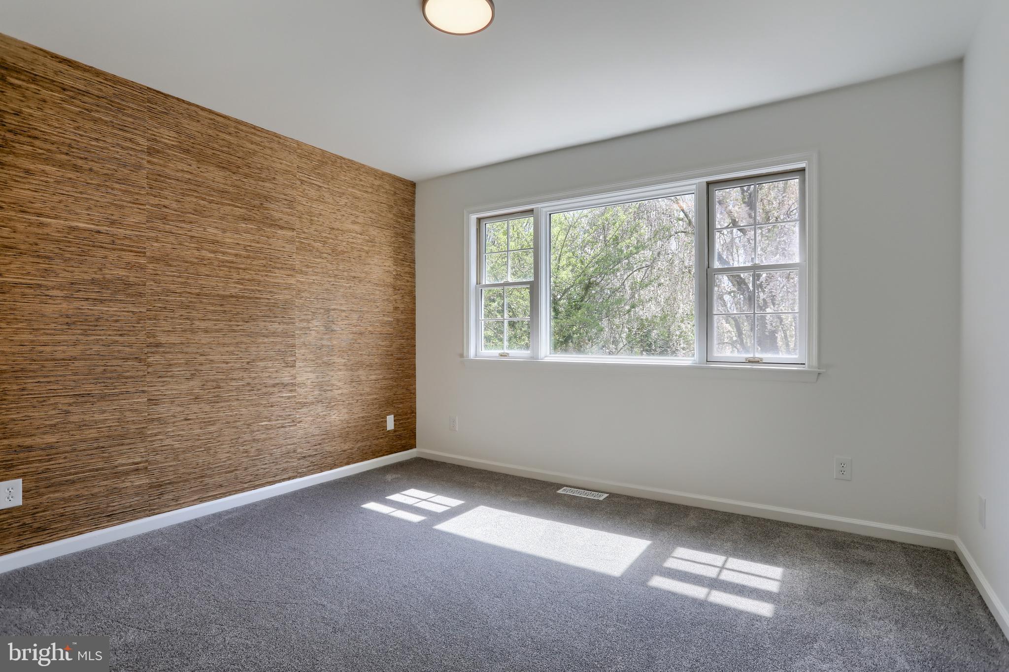 CREEKSIDE - Residential