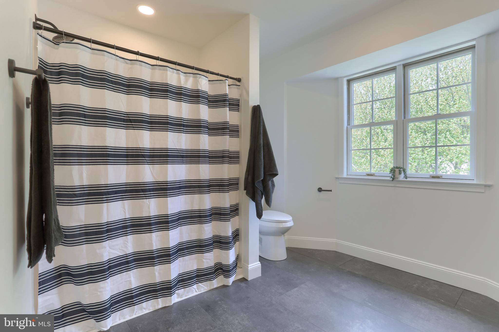 CREEKSIDE - Residential