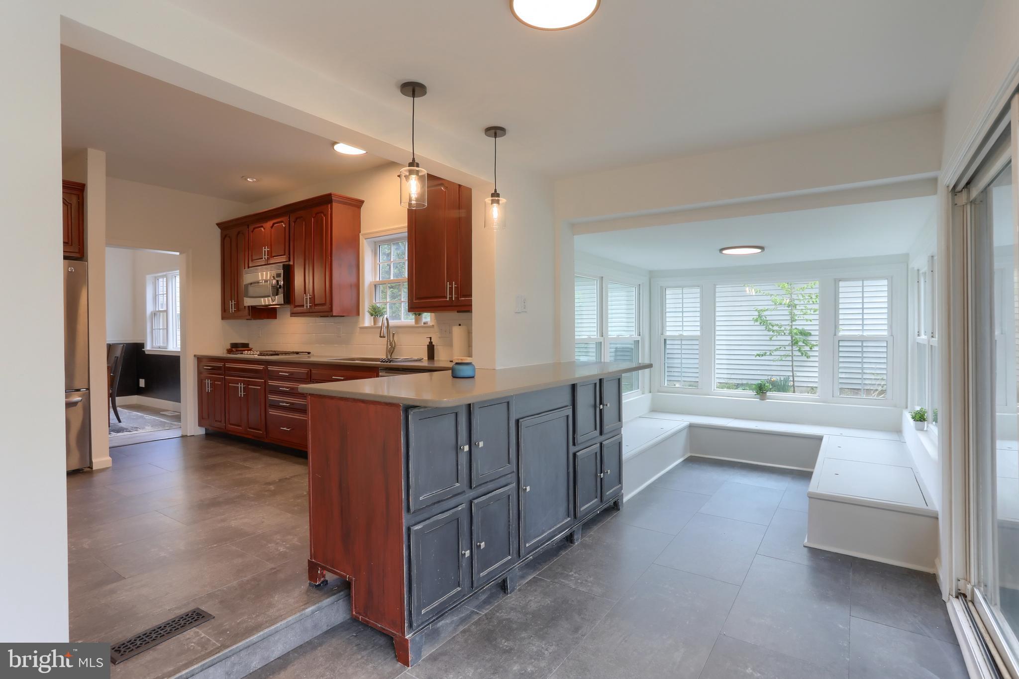 CREEKSIDE - Residential