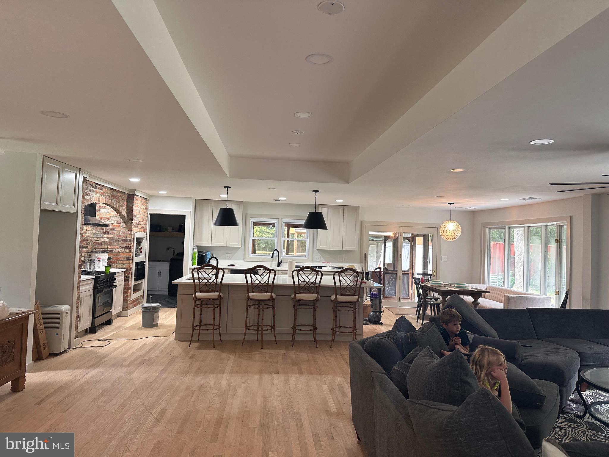 SHADY OAKS MANOR - Residential Lease