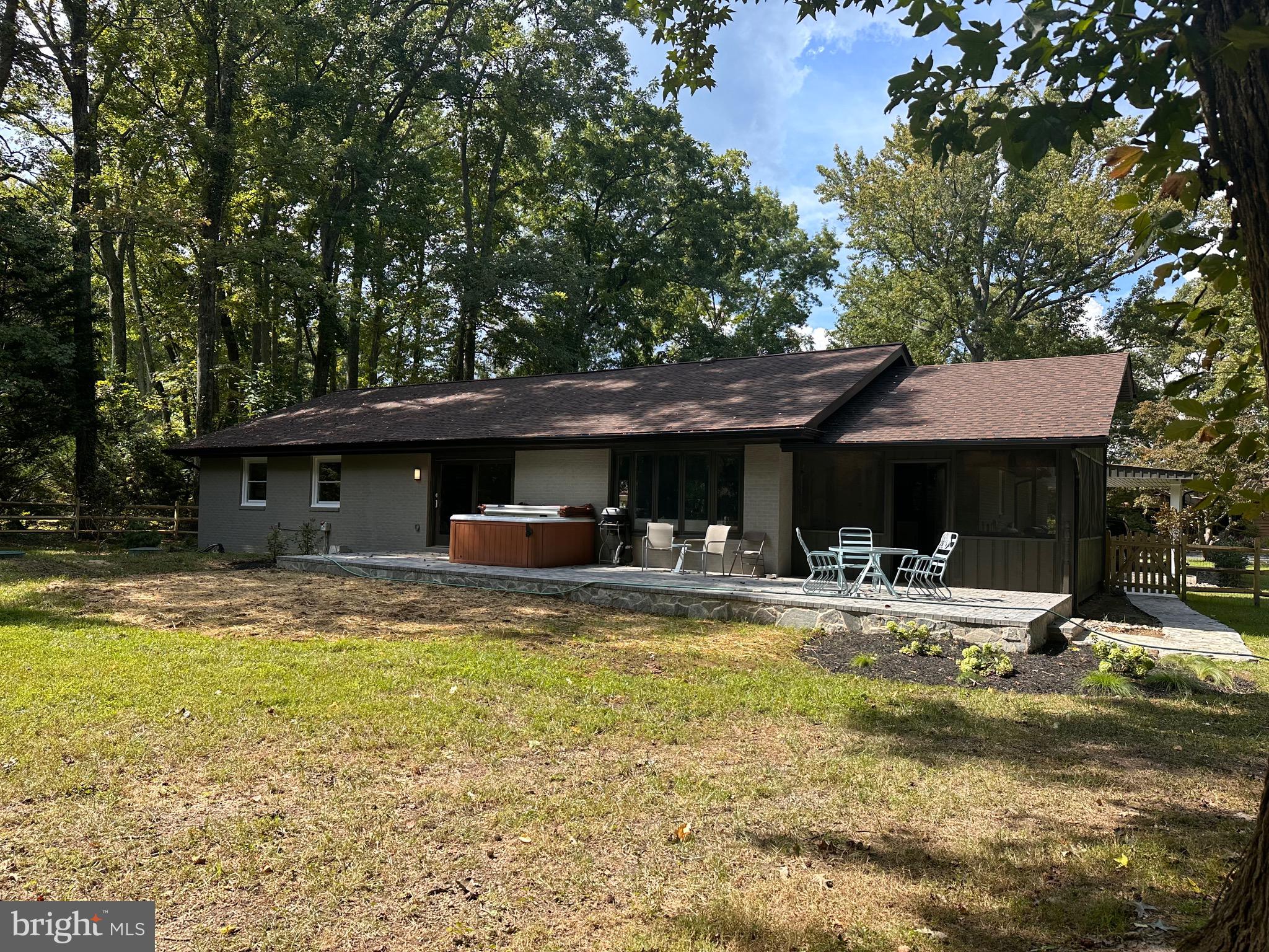 SHADY OAKS MANOR - Residential Lease