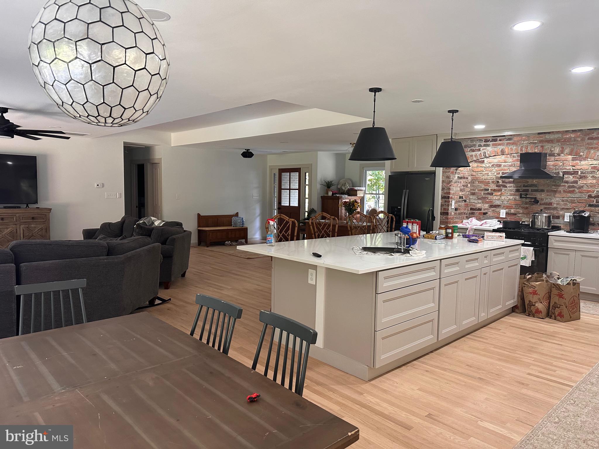 SHADY OAKS MANOR - Residential Lease