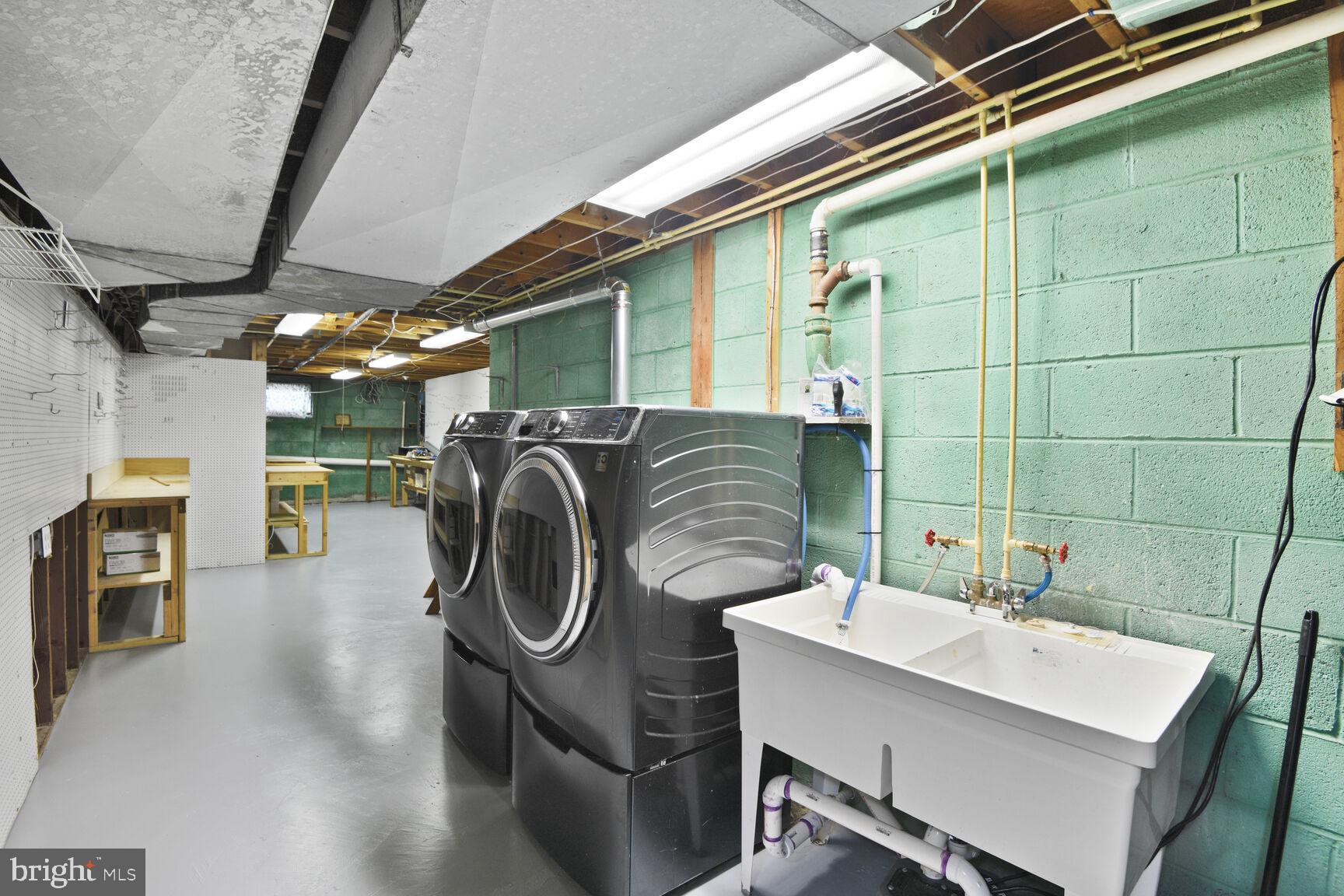 MEADOWBROOK ESTATES - Residential