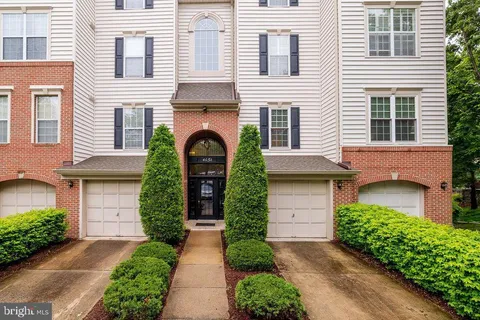 4651 Longstreet Lane Unit 104, Alexandria, VA MLS: VAAX2053372