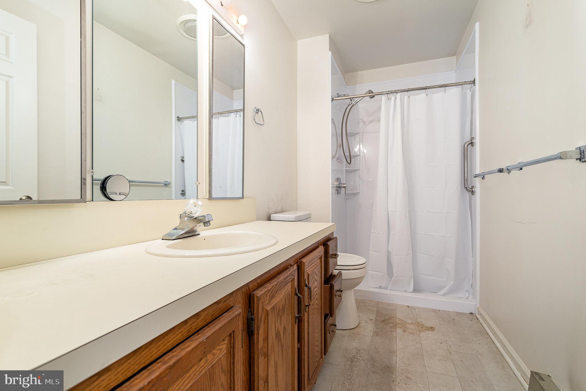 CRESTVIEW VILLAS - Residential