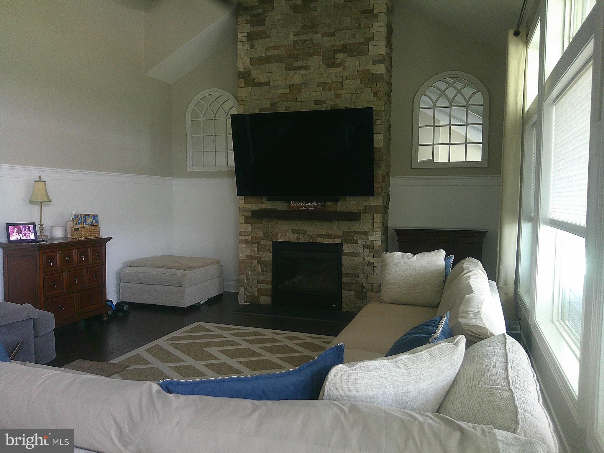672 SPRING HOLLOW DRIVE