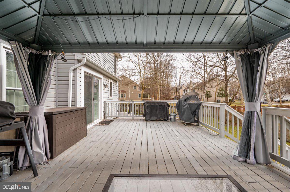 RUSSETT - Residential