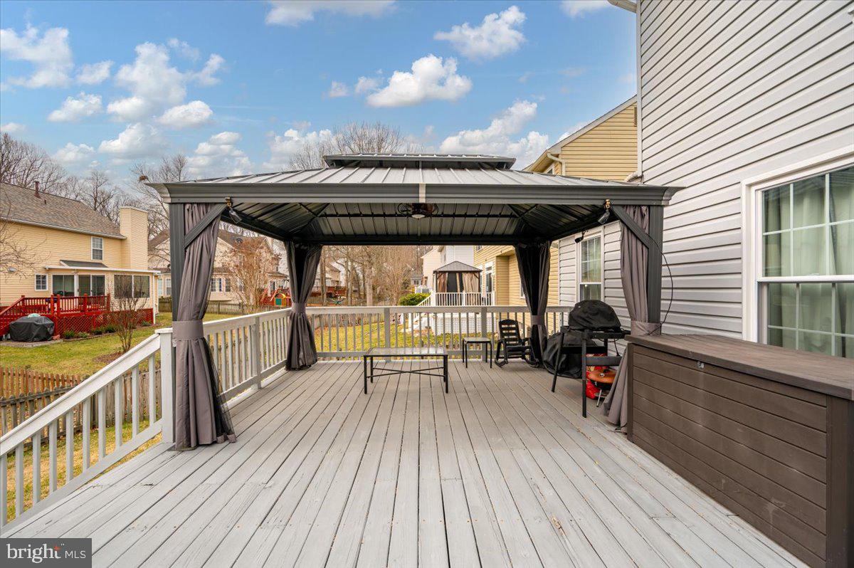 RUSSETT - Residential