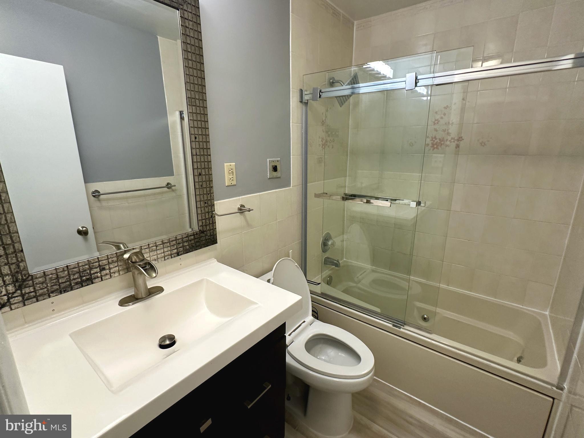 PARKSIDE CONDOMINIUMS - Residential Lease