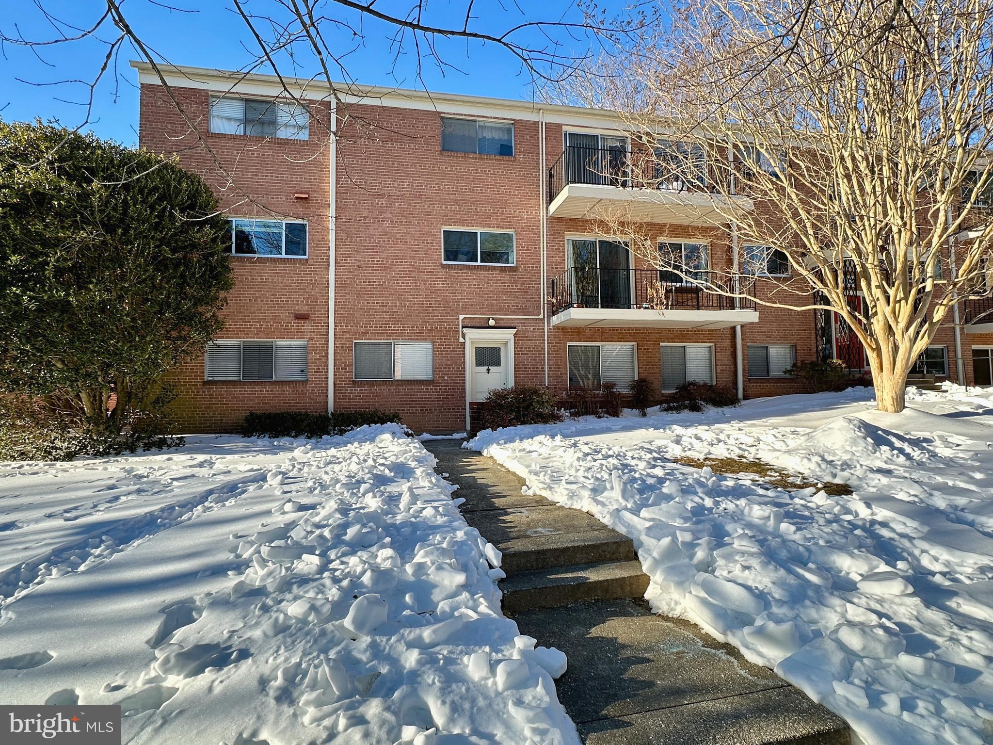 PARKSIDE CONDOMINIUMS - Residential Lease