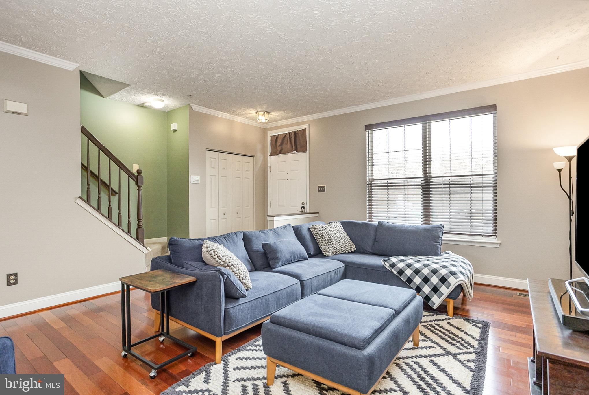 CONSTANT FRIENDSHIP - Residential