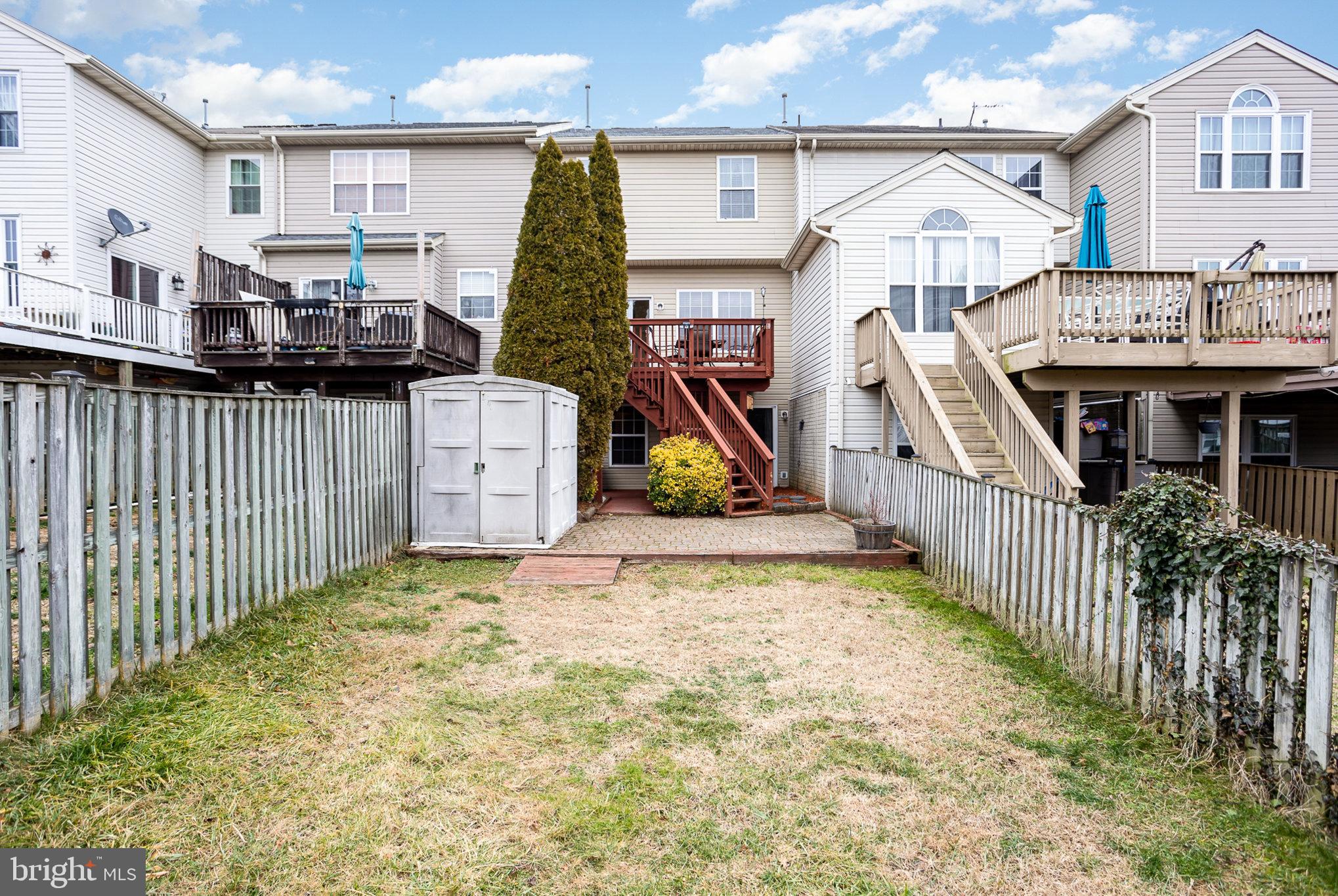 CONSTANT FRIENDSHIP - Residential