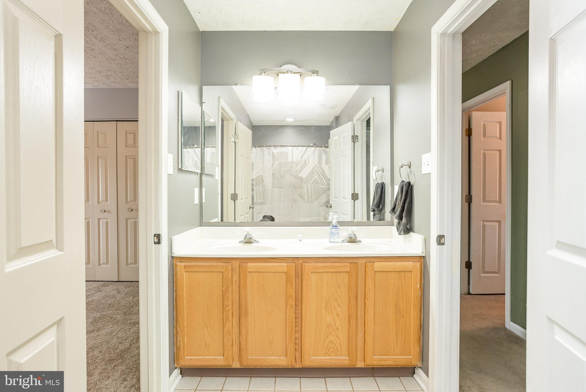 CONSTANT FRIENDSHIP - Residential